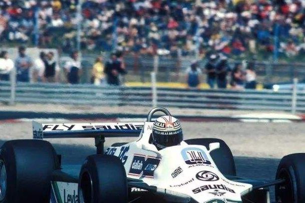 威廉姆斯赛车，车身帅气，车身帅气性能好，光彩夺目