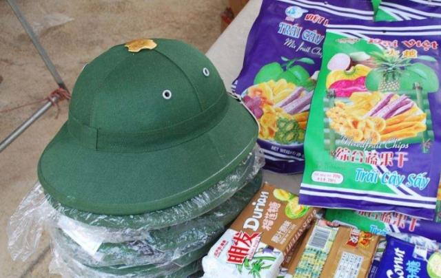 越南边境上的烟酒香水,非常受欢迎,但是“这个东西”没人愿意买