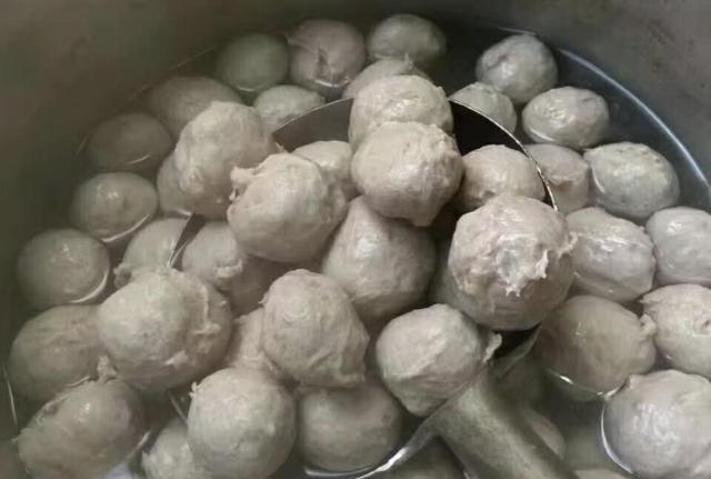 潮汕特色的牛肉丸,在家就能做,制作方法简易,肉丸鲜嫩Q弹