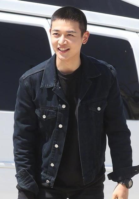 崔珉豪入伍图片