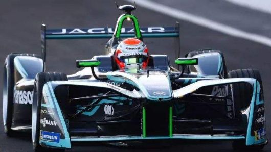 捷豹赛车，外形绚丽，设计时尚性能优良，体现品质