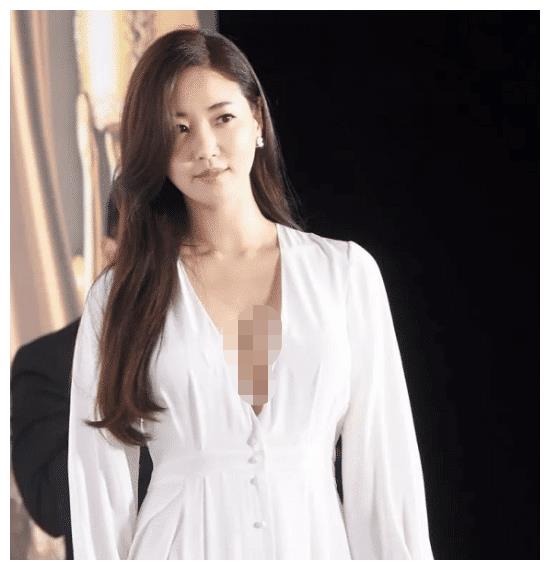韩国性感女神，靠出演“三级片”走红，今41岁身材韵味不减当年