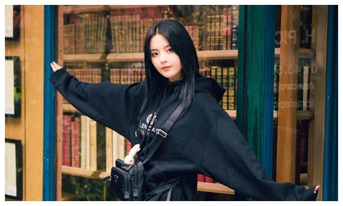 杨超越又迎来新综艺啦，嘉宾阵容令人满意，谁留意C位是谁？