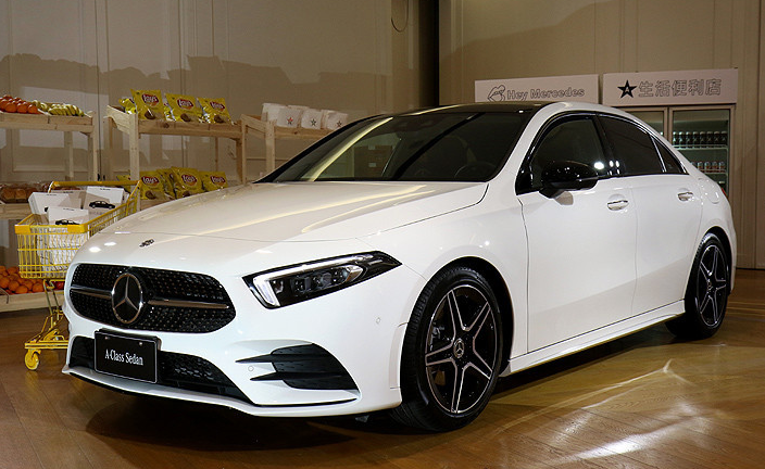 《Mercedes-Benz A-Class Sedan》的第一次接触