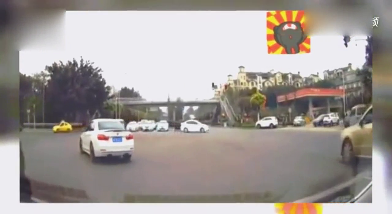 美女说师傅下车，出租车立马靠边停车