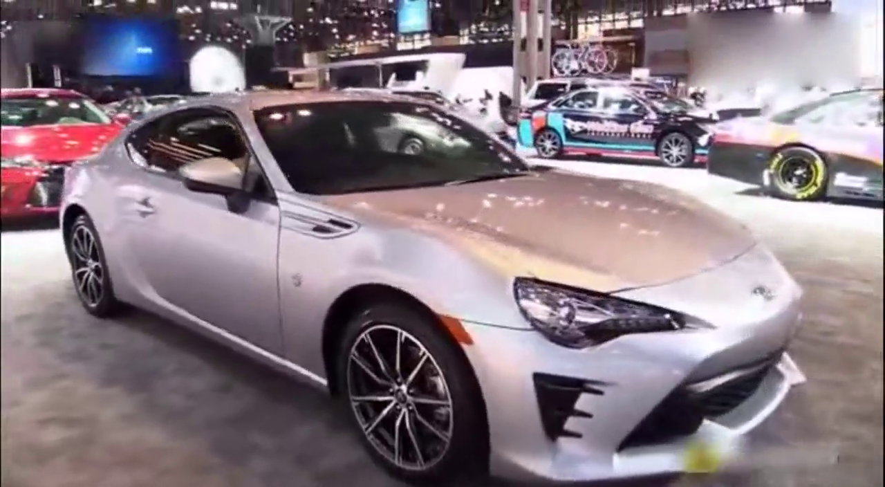 大开眼界！车展实拍小改款丰田86英姿飒爽