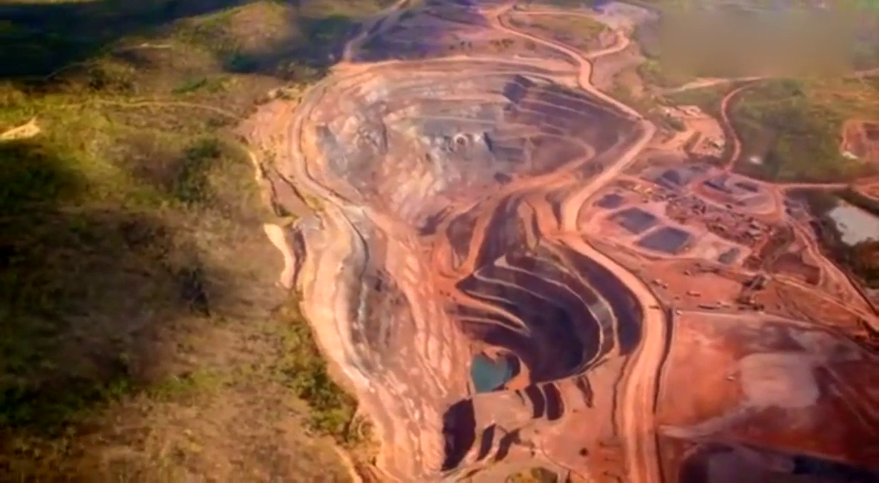 宝马、宾利、GTR跑车爬矿坑，你猜哪个快？