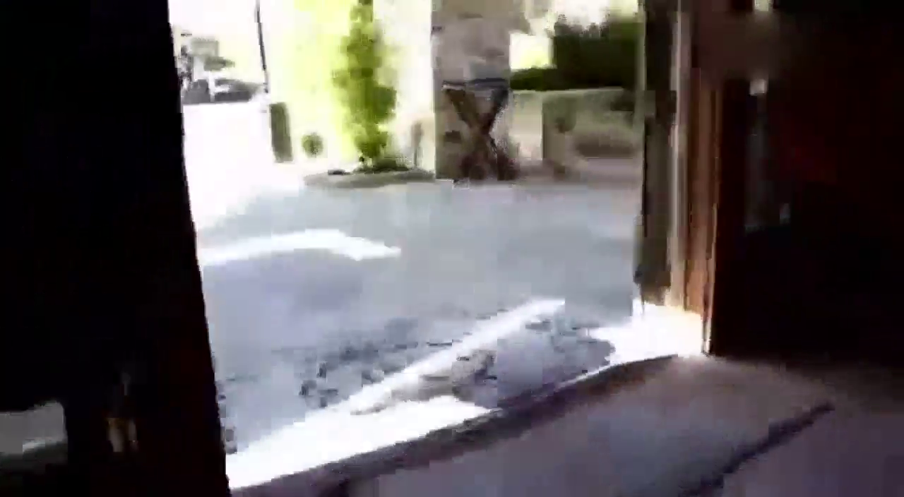 6000万阿斯顿马丁跑车一出场，强大的气场让布加迪失去了光彩