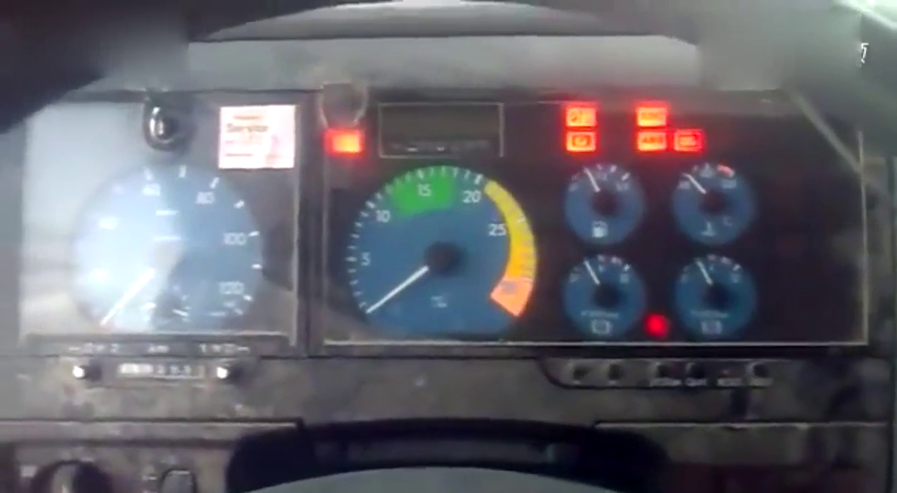 零下27度，冷启动一辆老旧的奔驰卡车