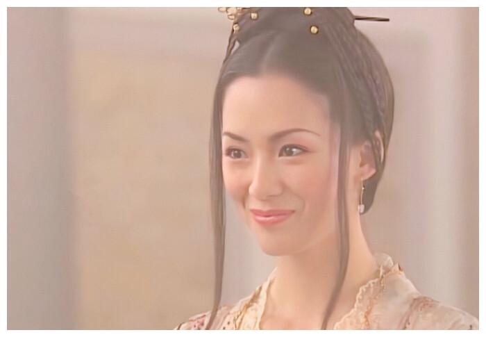 还记得“新加坡四美”吗？郭妃丽美得惊为天人，范文芳堪称国宝级
