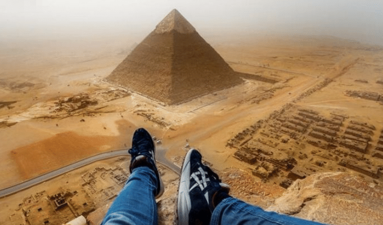 埃及金字塔为什么不让攀爬 一外国游客爬上去后才知道