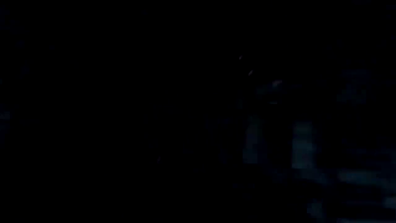 骑着价值25万的摩托车撞上卡车那一刻，所有人都紧张了！