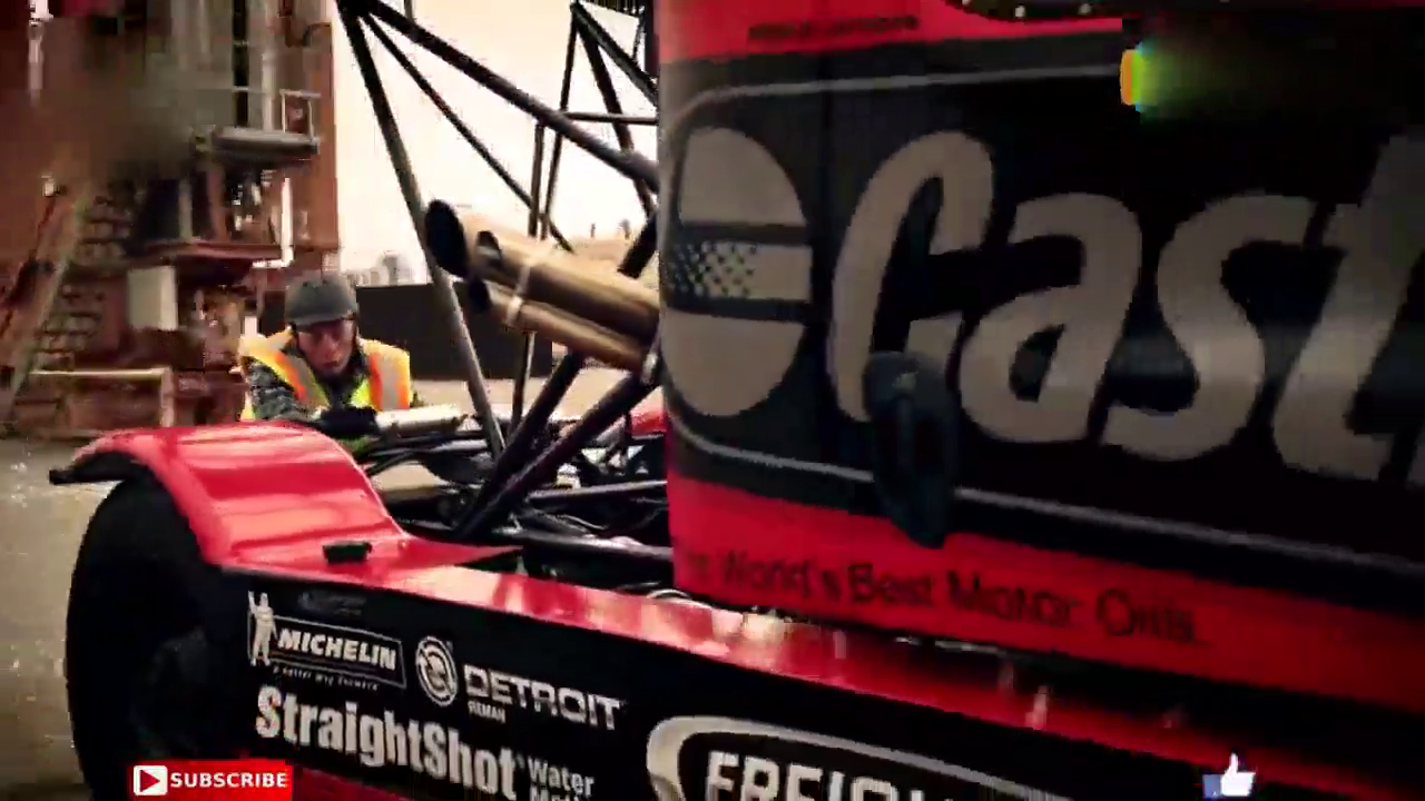 这年头玩赛车漂移的很多 卡车漂移就不常见了！