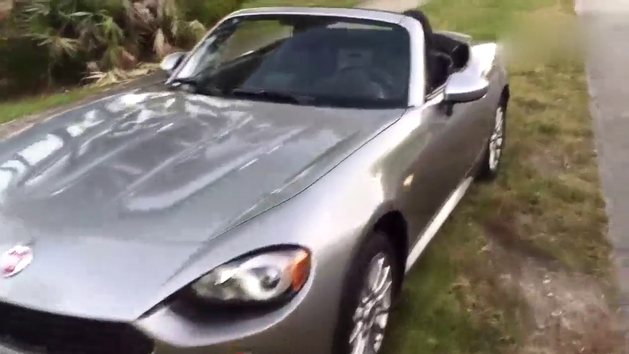 只要17万就能买菲亚特敞篷超跑，圆了我40多年的跑车梦