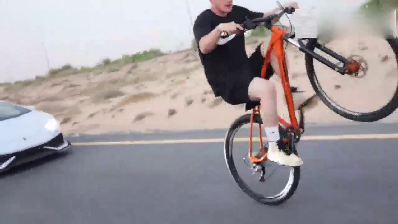 一部单车，轻松拿下跑车妹