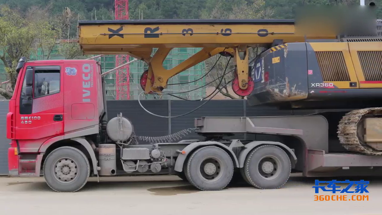 80吨工程机械运输为啥不用高顶驾驶室卡车？ 原因其实很简单
