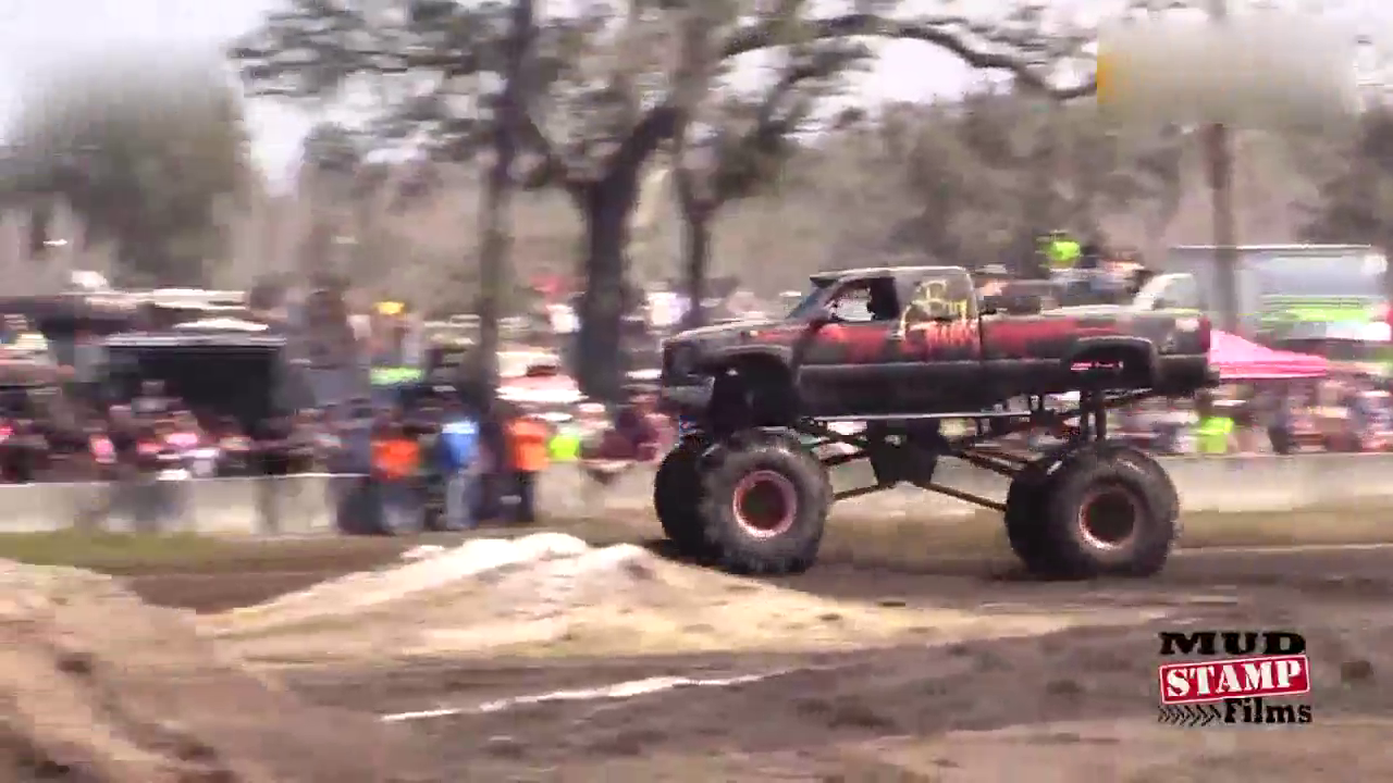 2100hp大炮型卡车泥地测试，这马达动力真不是盖的