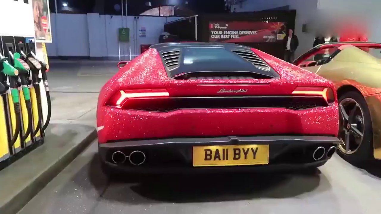 开法拉利去见女孩的钻石跑车，看到拳王腰带后才知道车主有多霸气