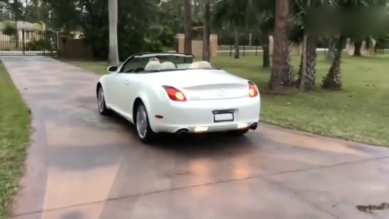 16年前的雷克萨斯跑车打开引擎盖，按下变形键那一刻霸气开始！