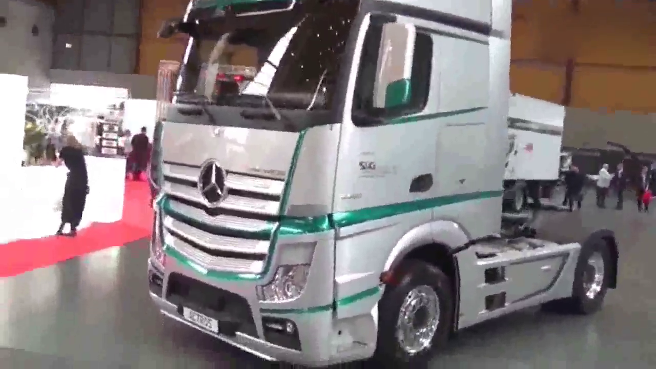 卡车界的劳斯莱斯！奔驰Actros1852，内饰太酷了！