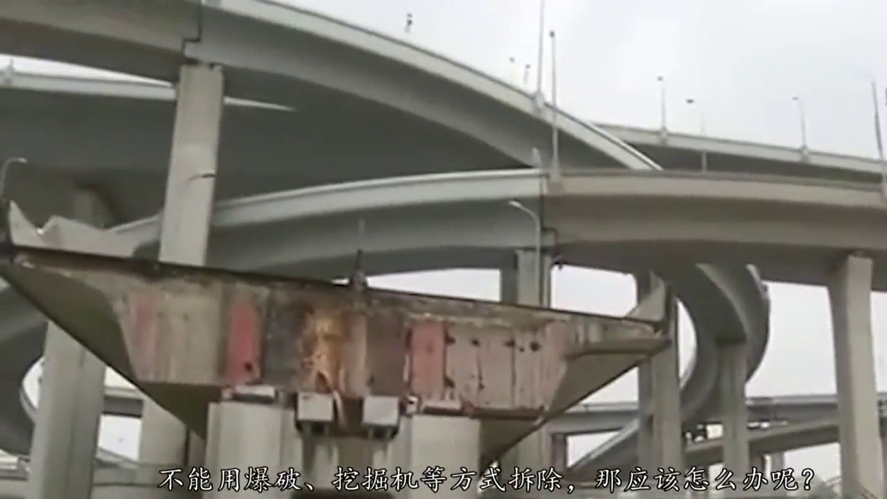 厉害了！卡车一小时竟能搬走全球最重桥梁！