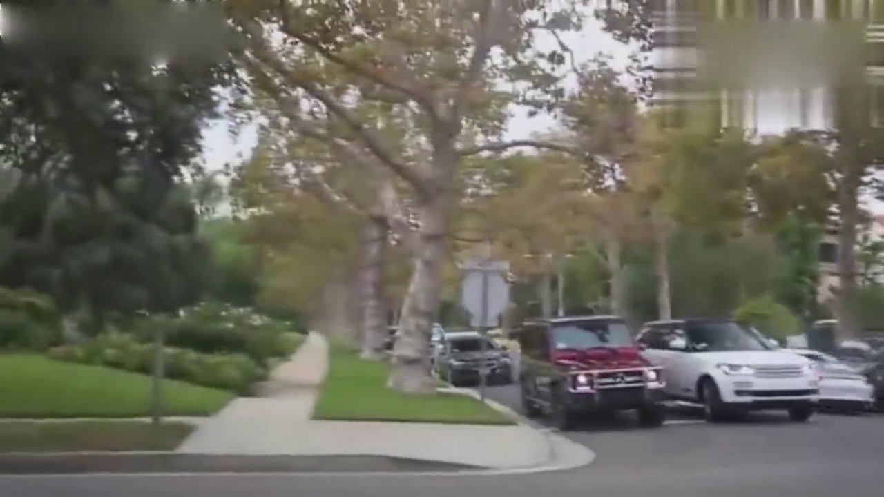 花了4000万刚买的法拉利跑车 一脚油门下去车主哭的很厉害