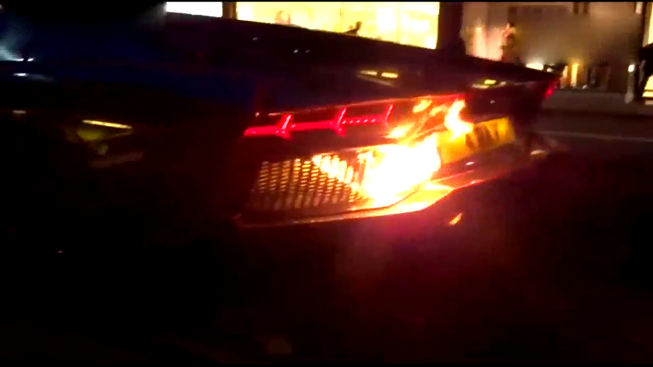 花3000万刚买的兰博基尼跑车，一脚油门下去车瞬间废了！