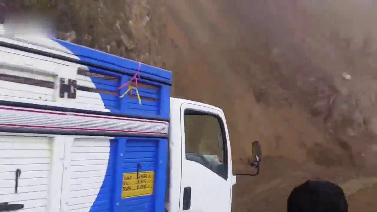 卡车在危险和疯狂的极端道路上驾驶技能