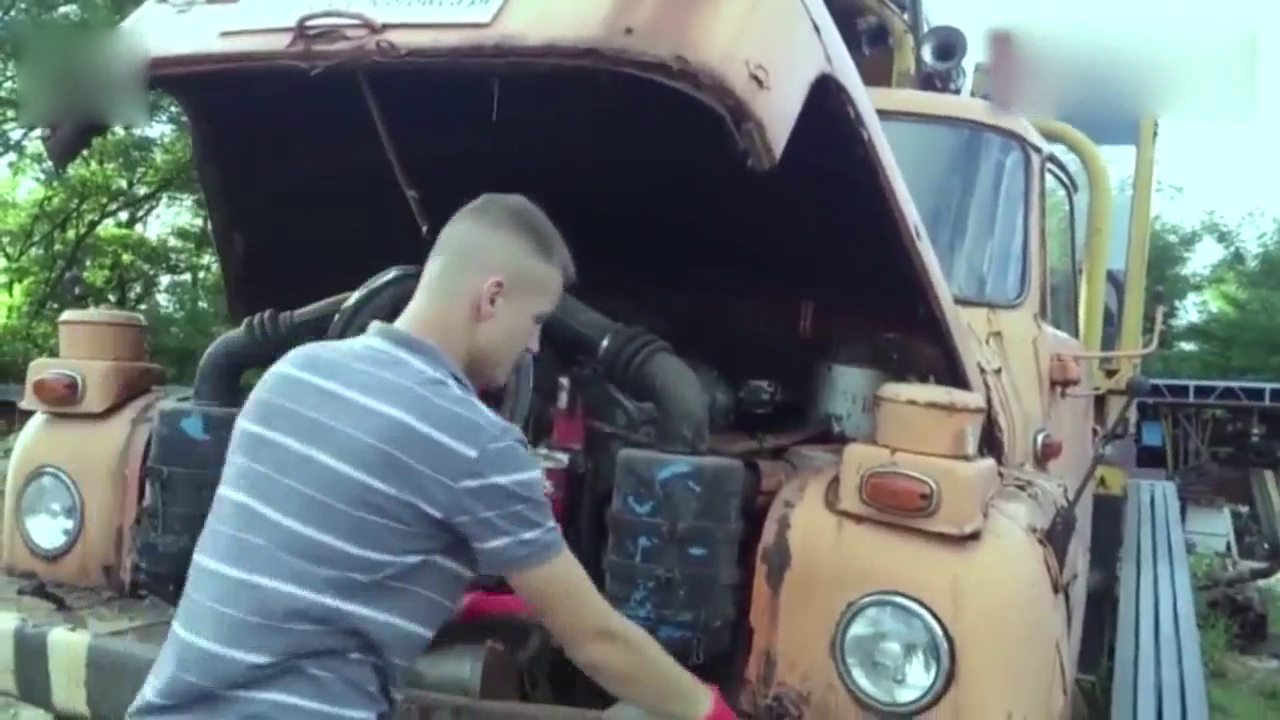 捡到宝了，都已报废的卡车，发动机修修，竟还能启动