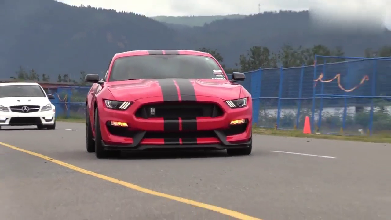 福特野马家族的自我对决，外国的平民跑车，提速那刻决定买了