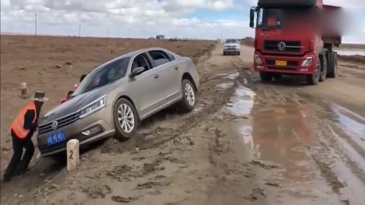 大卡车参加救援，网友：这现场可真够惨烈的！