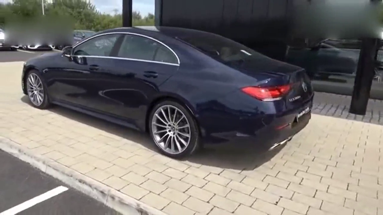 新款奔驰看起来，真是凶悍又犀利，动感十足的豪华跑车