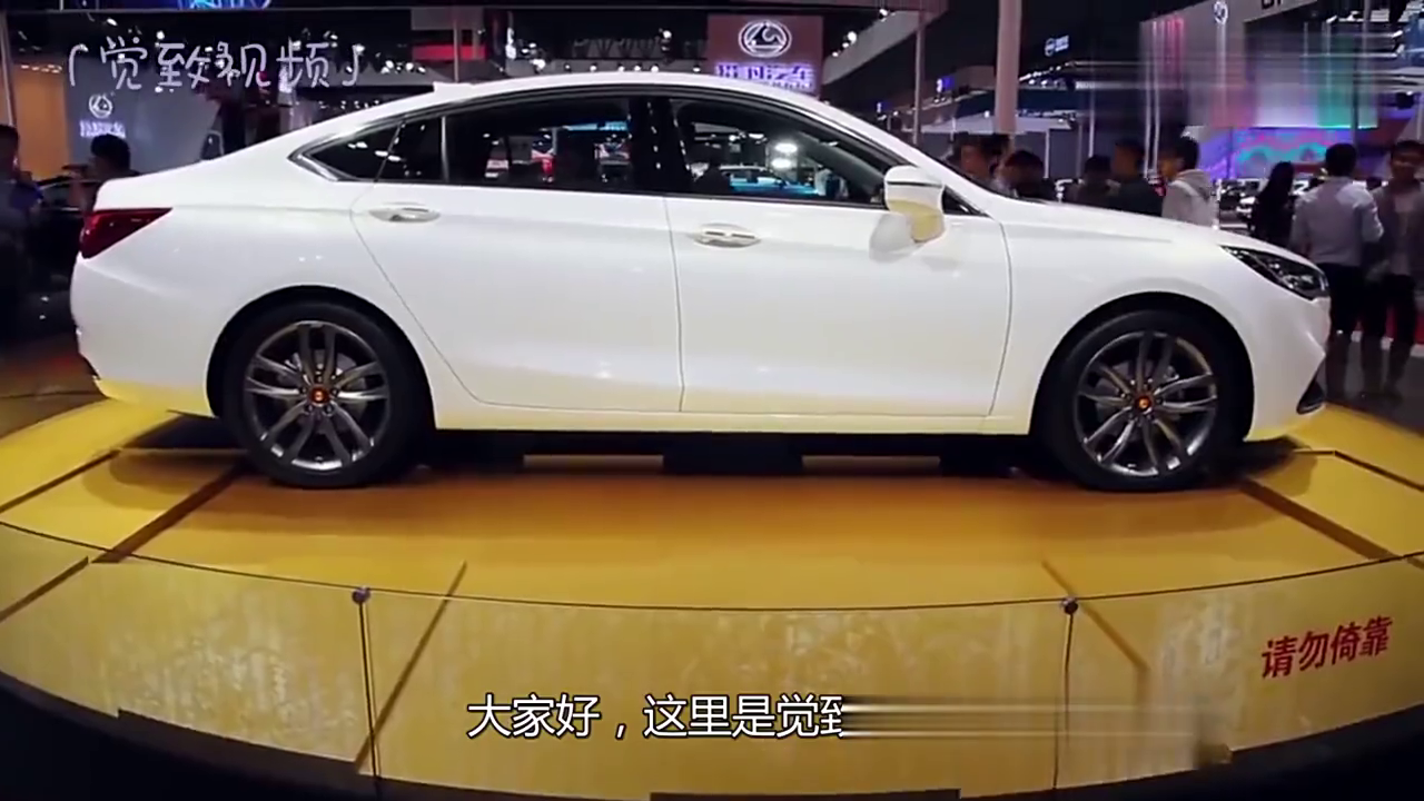 看完这碰撞测试，就知道国产红旗的安全系数有多高，直接撞卡车！