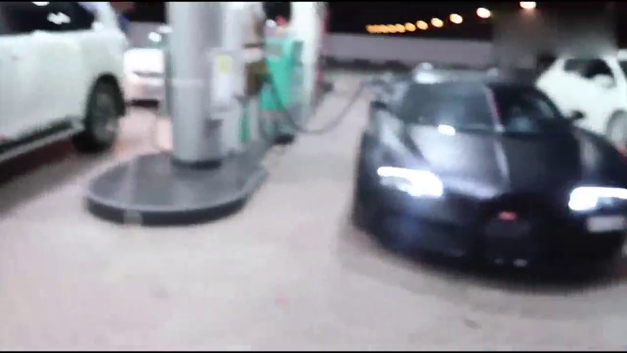 布加迪跑车每次都要加多少油，5秒钟后车主懵圈了！