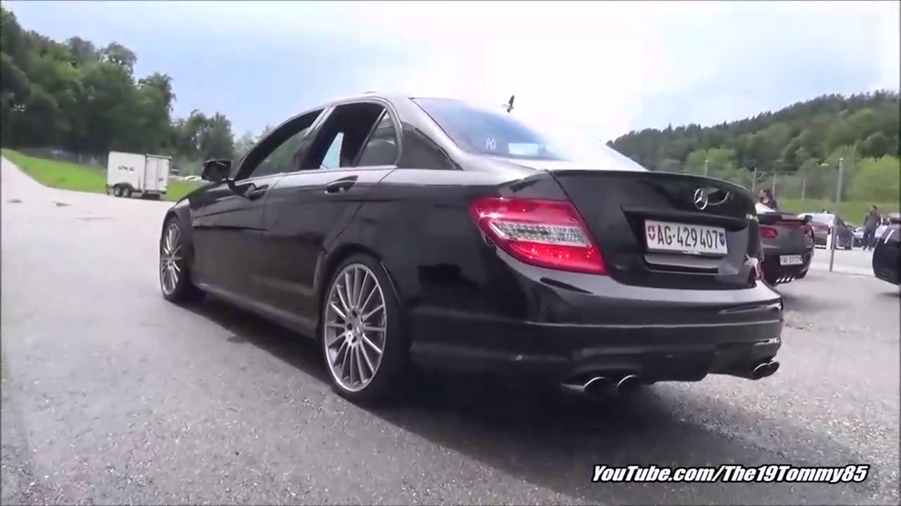 引人注目 多辆改装性能车加速秀声浪