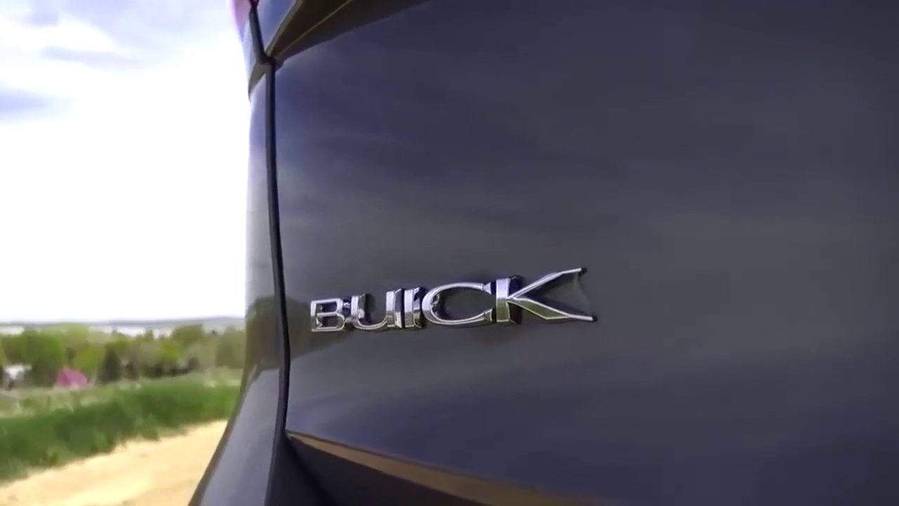 2018款别克君威TourX旅行车，打开全景天窗和