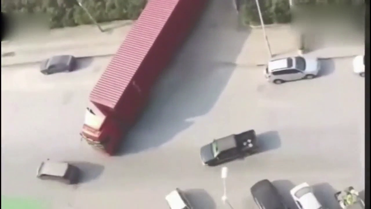 史上最牛卡车司机，转弯那技术真让人佩服