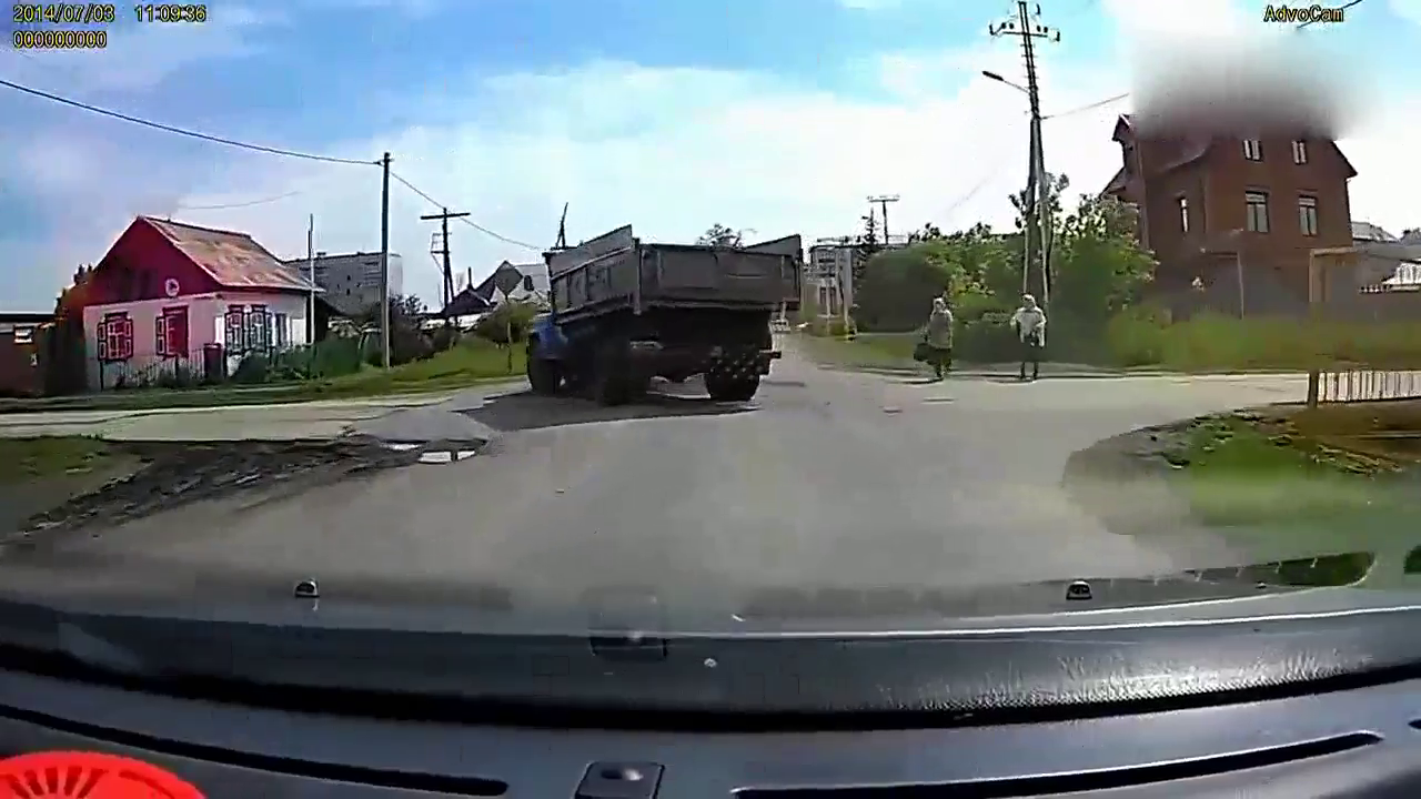 一把波大卡车司机上路，本来就厉害还开挂