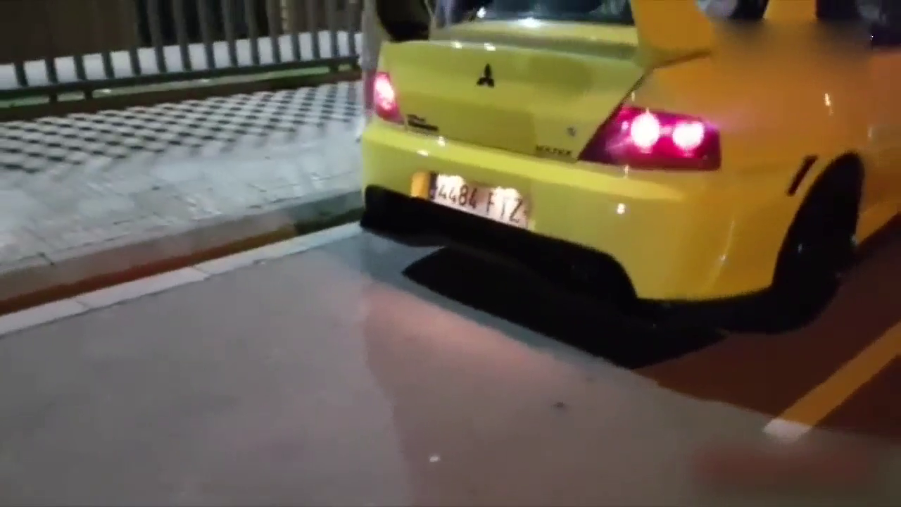 这个三菱跑车改装的能烤肉了