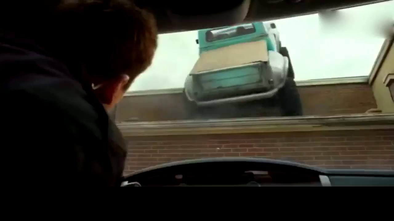 这个小伙救了一只神兽，能变成神奇发动机，跑车都赶不上！