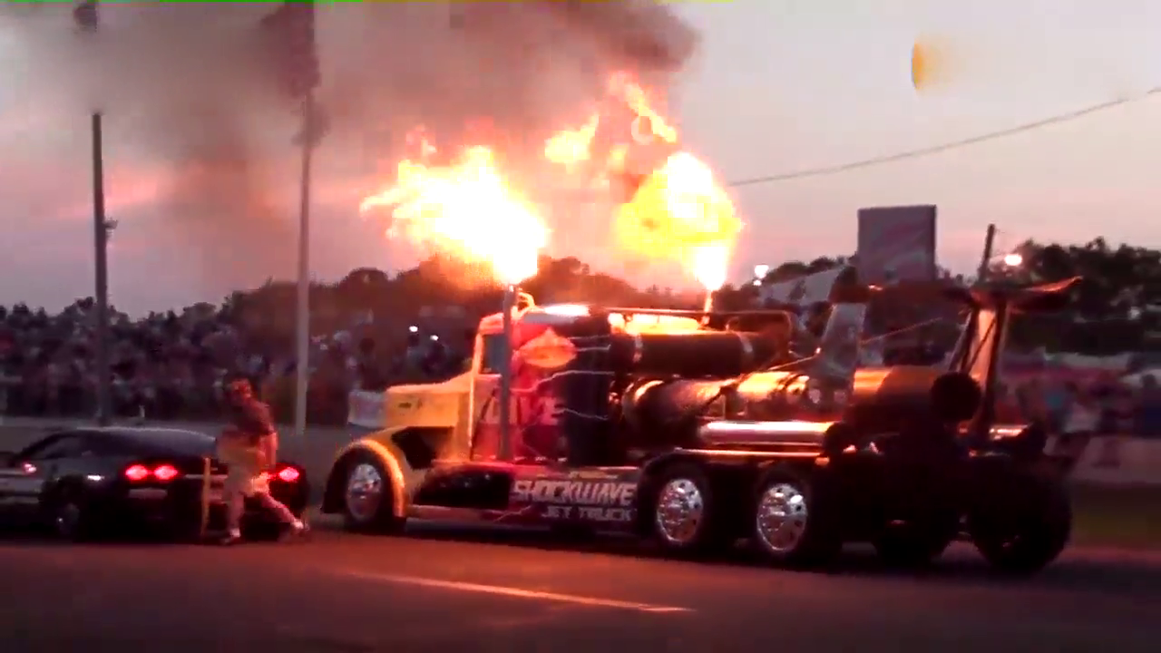 这卡车装了战斗机引擎，坦克见了都怕！