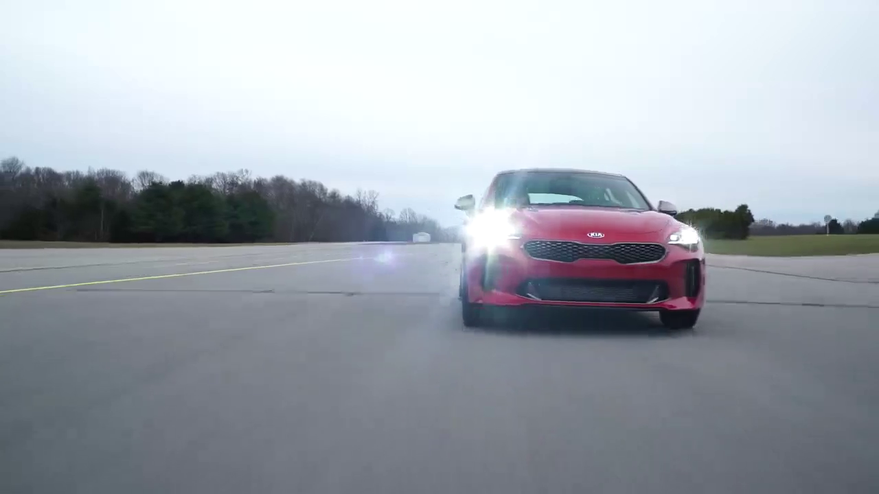 最快韩国GT跑车！全新起亚斯汀格试驾，能跑赛道动力强，还有5座