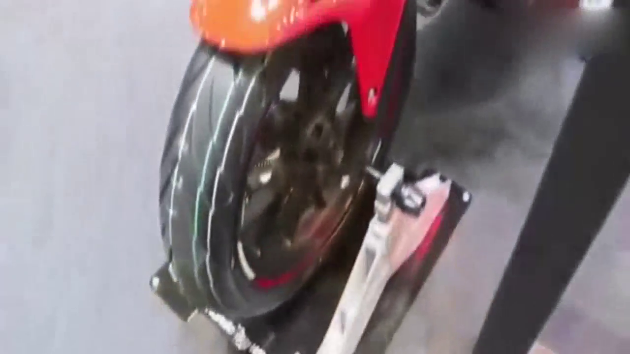 曼谷车展，香车美女，展示不同的风采！