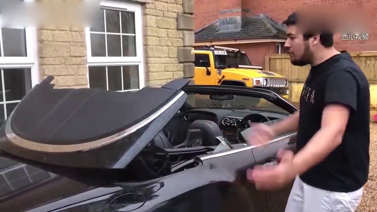 价值500万的宾利跑车，变形刚变到一半车主就蒙圈了！