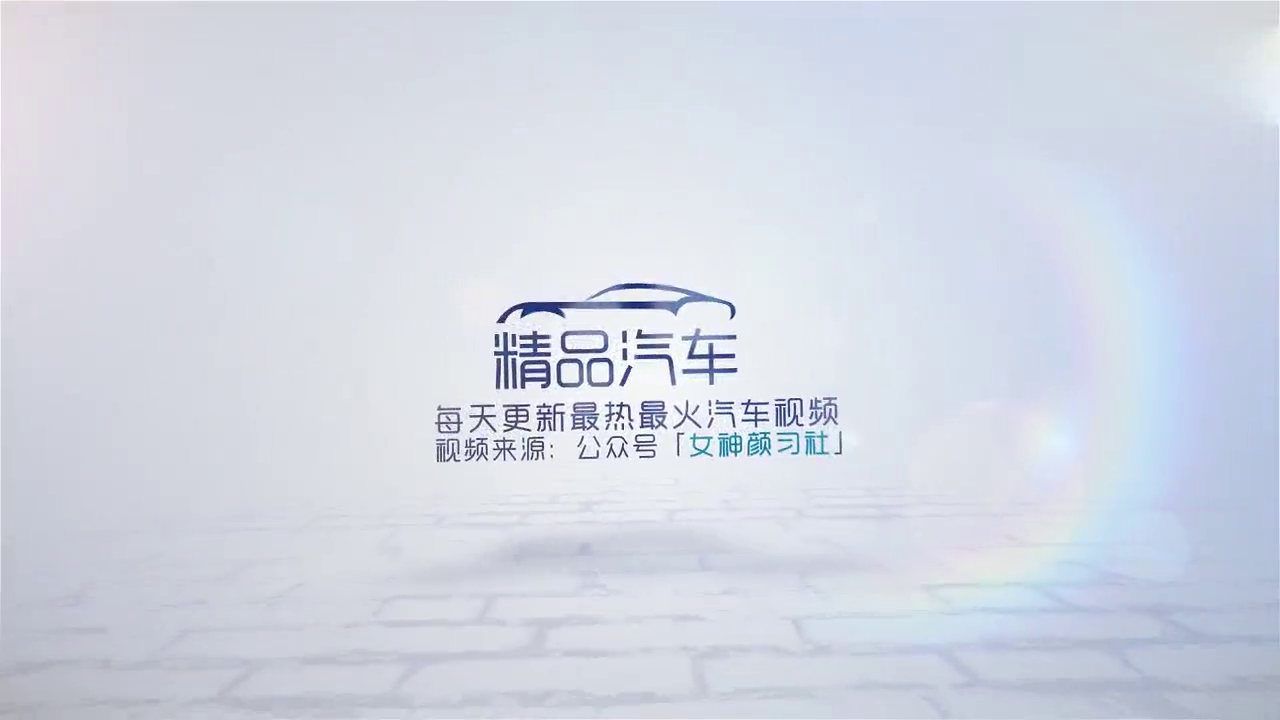 后车司机狂按喇叭，前面卡车还是溜车后退，真是耳背！