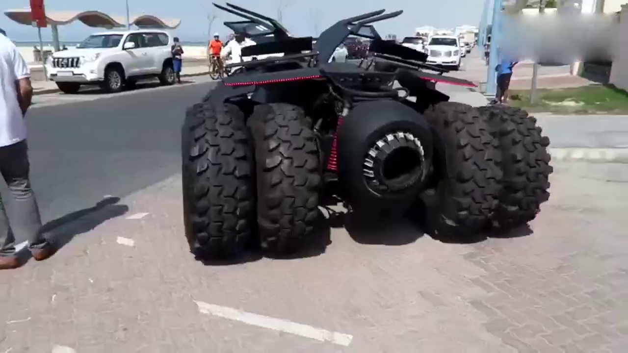 1000万的跑车掏出钥匙的那一刻，兰博基尼都不敢踩油门了！