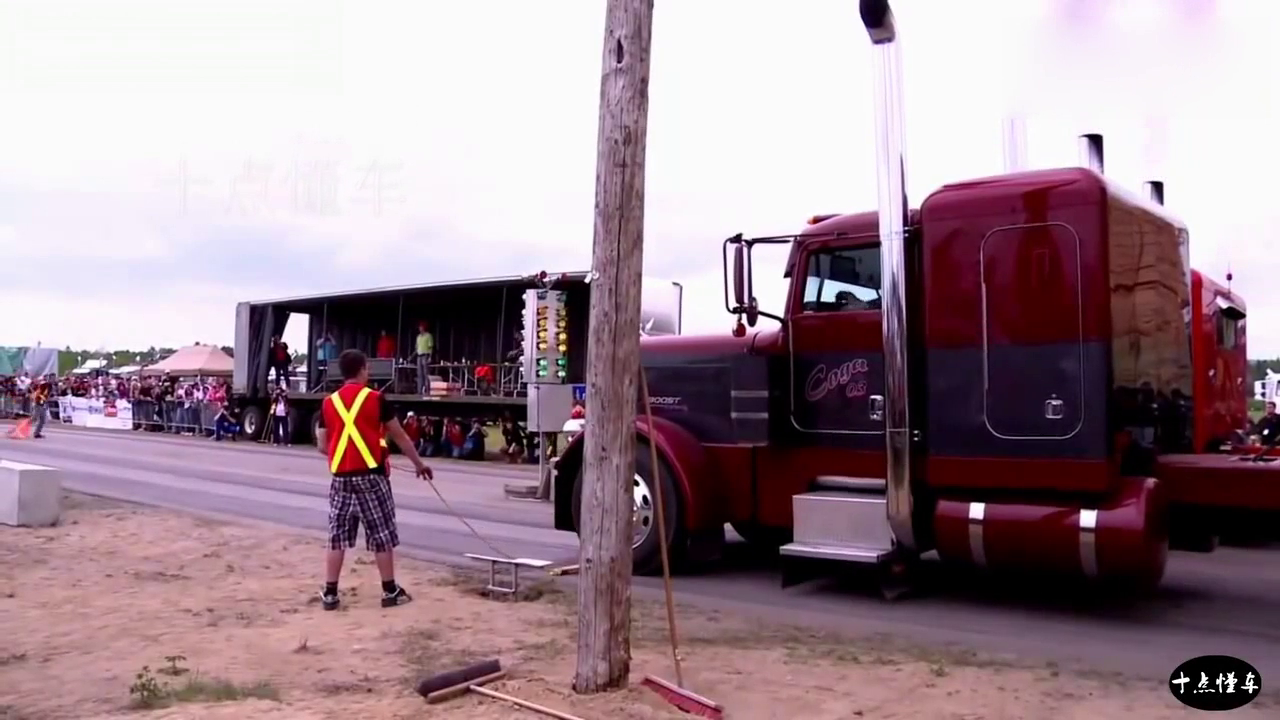 卡车满载直线加速，好炫酷