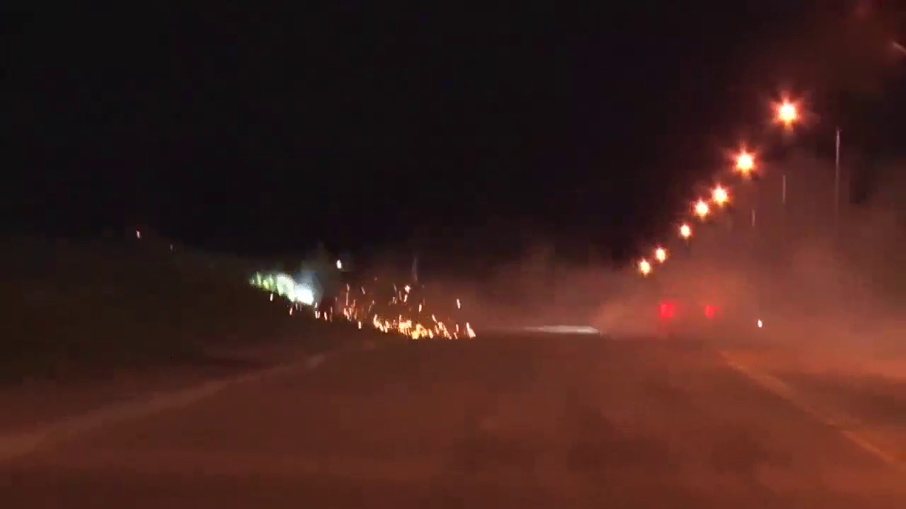 技术差点火侯 改装车深夜飙车意外事故