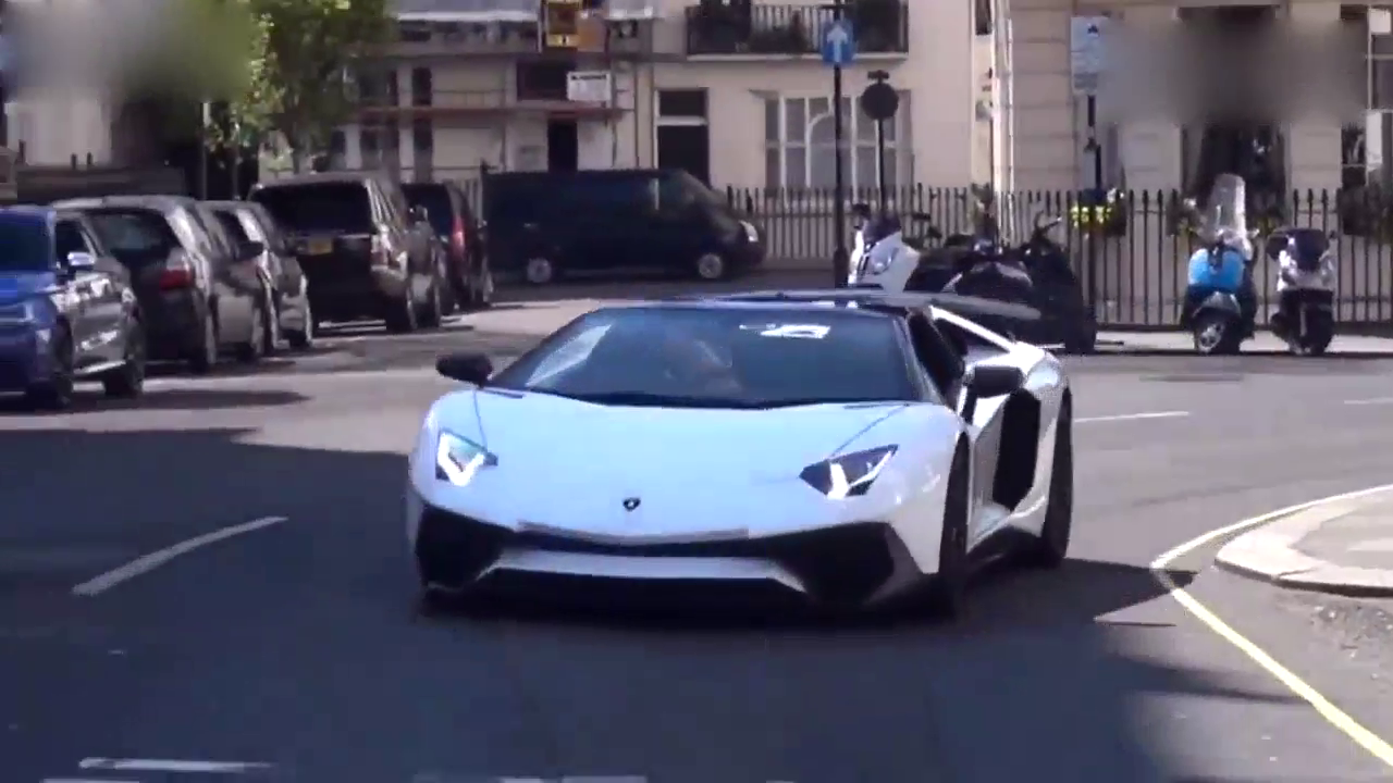 这是什么地方？大街上的豪车比车展还多