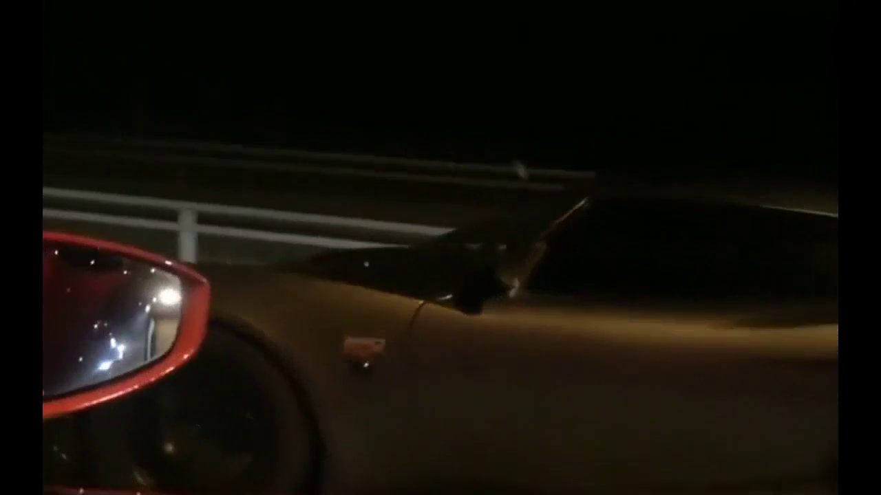 高速上偶遇莲花跑车：一脚油门到底直接飙到时速300